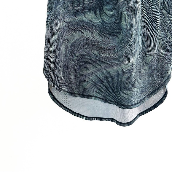 Lululemon Womens Size 2 High Neck Split Hem Muscle Tank Blue Swirled Running - Picture 4 of 7